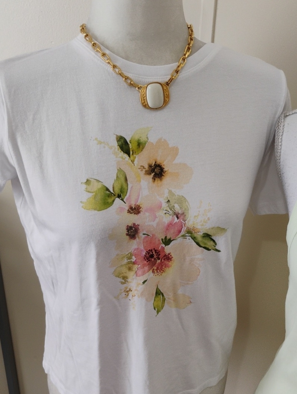 Pretty Summer Tops - Picture 2 of 7